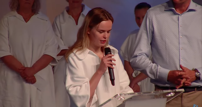 Esther Bakker. (Foto: Reprodução/YouTube/VEG Urk e.o. Morgenster).