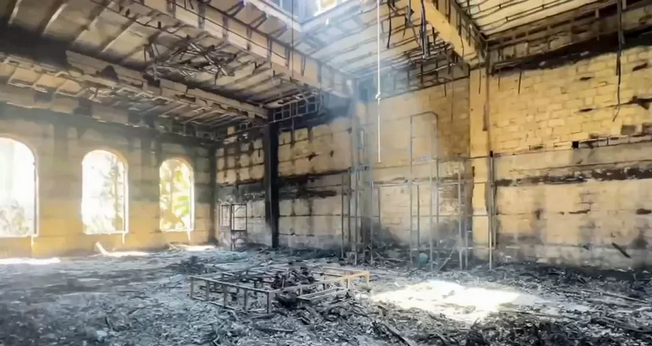 A sinagoga incendiada em Derbent. (Foto: Sergei Melikov)