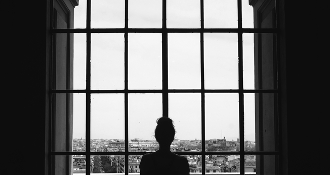 Imagem ilustrativa. Brasileiras são mantidas em cárcere privado na Turquia. (Foto: Freepik)