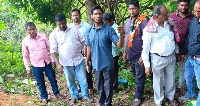 Cristãos no enterro de Bindu Sodi no Distrito de Dantewada, estado de Chhattisgarh, Índia. (Foto: Morning Star News)