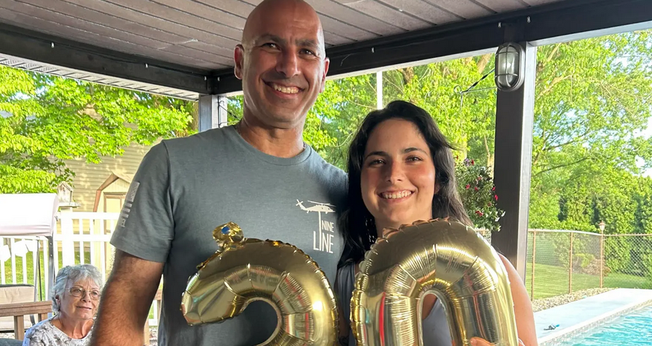 Corey Comperatore, de 50 anos, e sua filha Allyson. (Foto: Facebook/Allyson Comperatore)