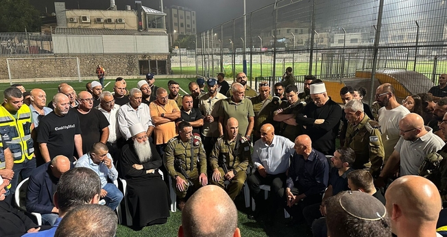 O chefe do Estado-Maior das IDF, Herzi Halevi, fala com membros da comunidade drusa após um ataque nas Colinas de Golã. (Foto: Forças de Defesa de Israel)