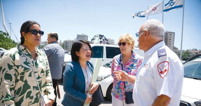 Megumi Tabata na sede da Magen David Adom, em Jerusalém. (Foto: Michio Nagata)