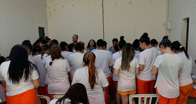 Phillip Blair prega a presas em Londrina. (Foto: Instagram/Phillip Blair)