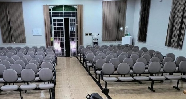 O suspeito invadiu a igreja de moto. (Foto: Arquivo pessoal).