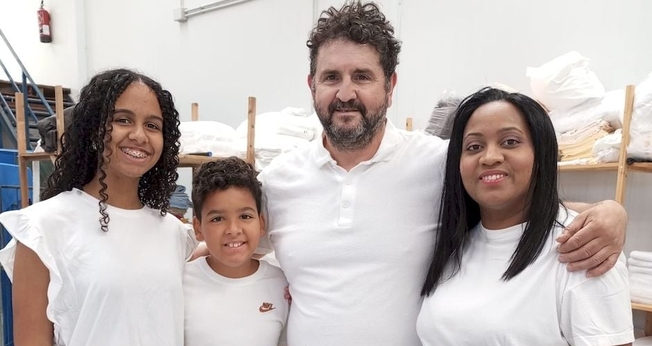 Josué, Keily e seus filhos. (Foto: Arquivo pessoal).