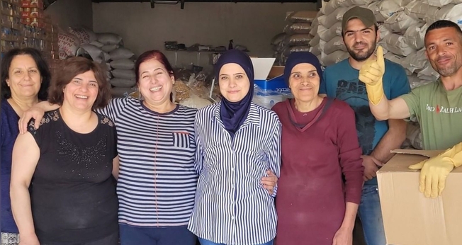 Cristãos ajudando com as doações no Líbano. (Reprodução/Instagram/Himmelsperlen International)
