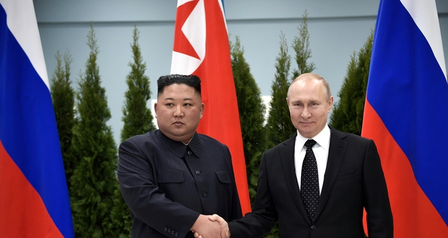 Kim Jong-un, líder Supremo da Coreia do Norte, e Vladimir Putin, presidente da Rússia. (Foto: Wikipedia)