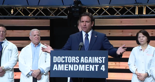 O governador Ron DeSantis, em discurso contra o aborto no evento "Médicos Contra a Emenda 4" (Captura de tela/Fox News)