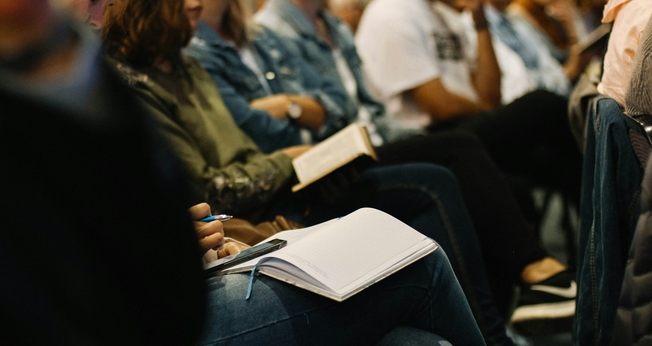 Tema do estudo teve foco em "solidão". (Foto: Unsplash/Sincerely Media)