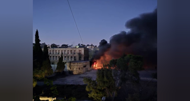 A igreja do complexo franciscano Terra Santa College foi atingido por uma bomba. (Foto: Portas Abertas).