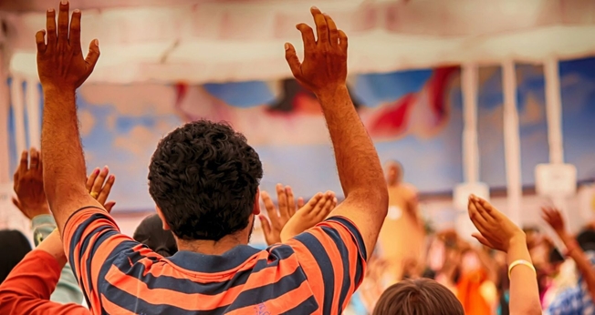 Cristãos na Índia. (Foto: Reprodução/Unsplash/Tofin Creations)
