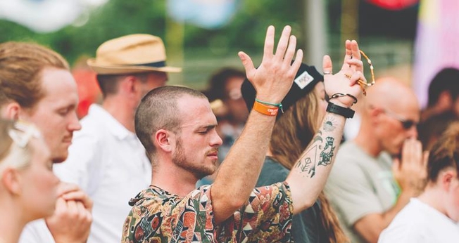 Sean O'Farrell buscava preencher o vazio espiritual: ‘Encontrei o amor de Jesus’. (Foto: Reprodução/Premier)