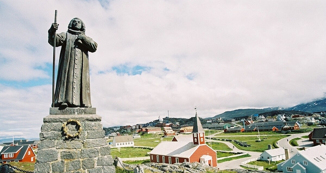 Monumento ao missionário Hans Egede, em Nuuk. (Foto: Wikipedia)
