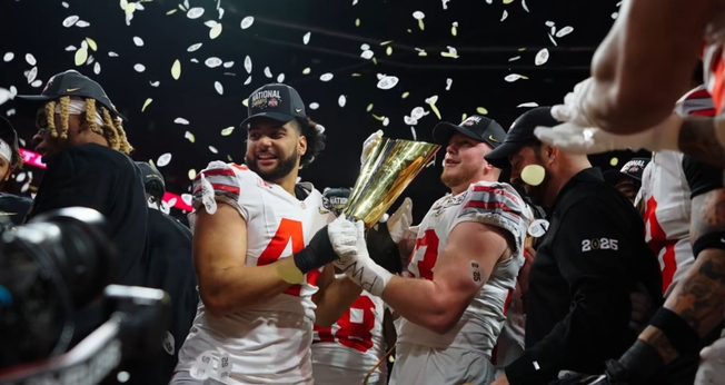 Atletas após a vitória. (Foto: Reprodução/Instagram/Ohio State Buckeyes)