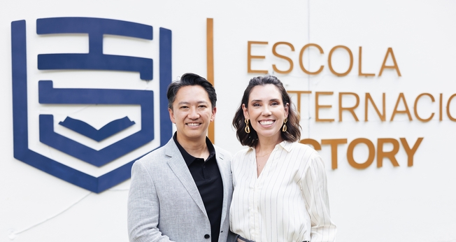 Lucas Hayashi, presidente da Victory School, ao lado da esposa Jackeline. (Foto: Divulgação)