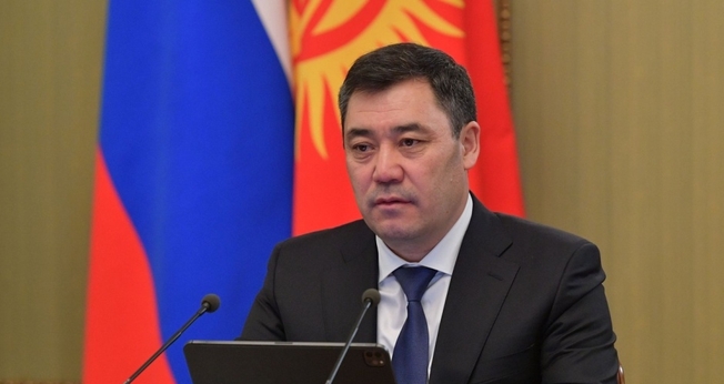 O presidente do Quirguistão, Sadyr Japarov, em reunião na Rússia. (Foto: Goverment.ru/Wikimedia Commons)