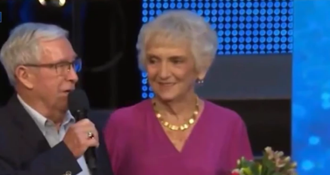 Lucy Pat Curl e seu marido, pastor Bill Curl. (Captura de tela/WESH 2 News)