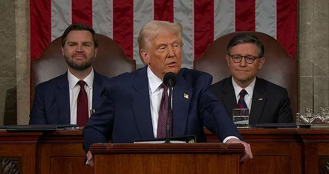 Donald Trump durante discurso sobre o Estado da União, no domingo, 04 de março de 2025. (Captura de tela/YouTube/FOX 5 Nova York)