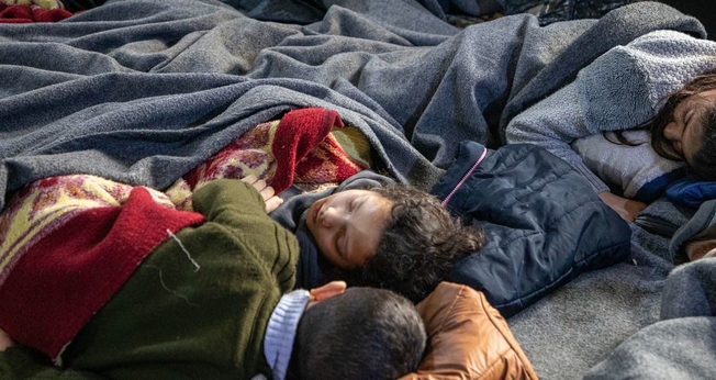 Relatório ressalta a angústia persistente de dezenas de milhares de famílias que ainda procuram parentes desaparecidos. (Foto: UNHCR/Hameed Maarouf)
