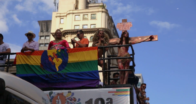 Parada LGBT de 2015 em São Paulo. (Foto: Reprodução/YouTube/Carta Capital).