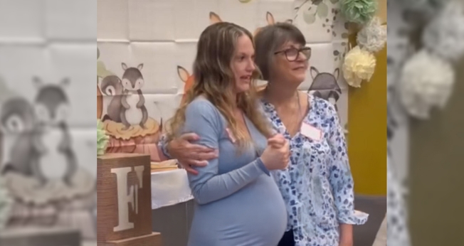 Cristina conheceu uma organização cristã pró-vida em frente a clínica de aborto. (Foto: Love Life).