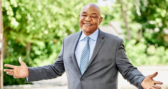 George Foreman: a lenda do boxe que se tornou pastor. (Foto: Instagram/biggeorgeforeman)
