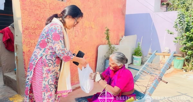 Believers Eastern Church distribuiu refeições aos necessitados. (Foto: Believers Eastern Church).