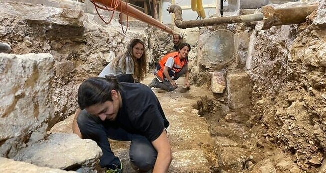 Escavações na Igreja do Santo Sepulcro. (Foto: Archivio Università di Roma Sapienza)