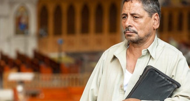 Cristão copta na Igreja da Caverna, no Cairo, Egito. (Foto: IMB)