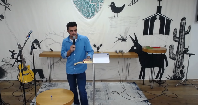 Felipe Simas. (Foto: Reprodução/YouTube/Comunidade Presbiteriana da Barra da Tijuca)