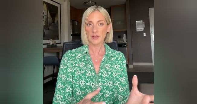 Jen Nizza alertou sobre o perigo em se envolver com astrologia e Nova Era. (Foto: Reprodução/YouTube/CBN News).
