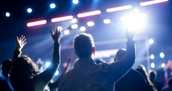 IBGE divulgou a radiografia religiosa do povo brasileiro com dados do Censo 2022. (Foto ilustrativa: Unsplash/Nathan Mullet)