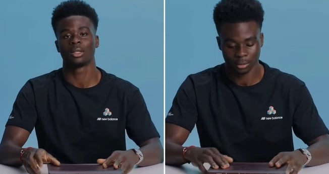 Bukayo Saka com sua Bíblia. (Foto: Reprodução/Instagram/Godspired)