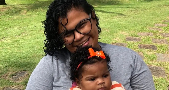 Suellem e a filha. (Foto: Reprodução/Junta de Missões Nacionais)
