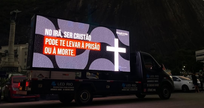 A StandWithUs fez uma série de ações pelo Rio denunciando o regime islâmico iraniano. (Foto: Instagram/StandWithUs Brasil).