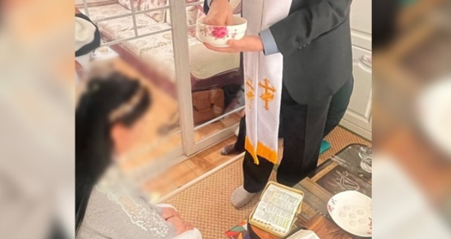 O batismo das novas convertidas foi realizado em um local secreto. (Foto: Portas Abertas Reino Unido.