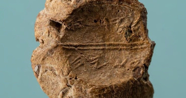 Selo com inscrição em hebraico do período do Primeiro Templo. (Foto: Projeto de Peneiração do Monte do Templo)