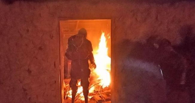 Estado Islâmico em Moçambique exalta ataques a cristãos e a queima de igrejas. (Imagem: Reprodução/Barnabas Aid)