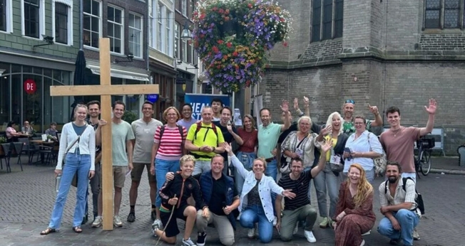 Os cristãos em Zwolle. (Foto: Reprodução/Revive)