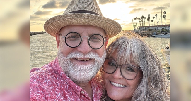 Robert Sanderson e sua esposa. (Foto: Reprodução/AG News)