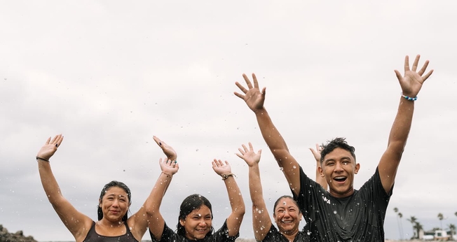 O batismo da Harvest Christian Fellowship aconteceu em Pirates Cove. (Foto: Facebook/Greg Laurie).
