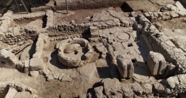 Um lagar para produção de azeite em condições ritualmente puras e um banho ritual adjacente (miqveh). (Foto: Emil Aladjem / Autoridade de Antiguidades de Israel)