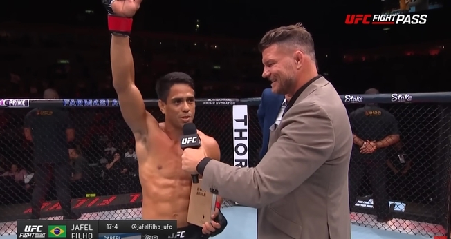 Jafel Filho anunciou o Evangelho no octógono. (Foto: Reprodução/YouTube/UFC Brasil).