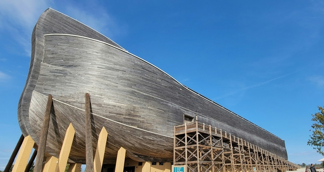 Réplica da arca no Ark Encounter, localizada no Kentucky, EUA. (Foto: Elias Null / Unsplash)