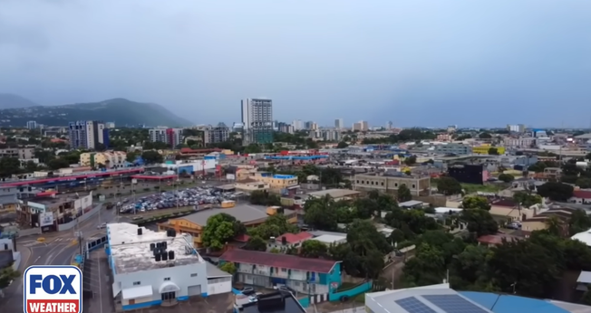 A tempestade já deixou três mortos na Jamaica. (Foto: Reprodução/YouTube/FOX Weather)
