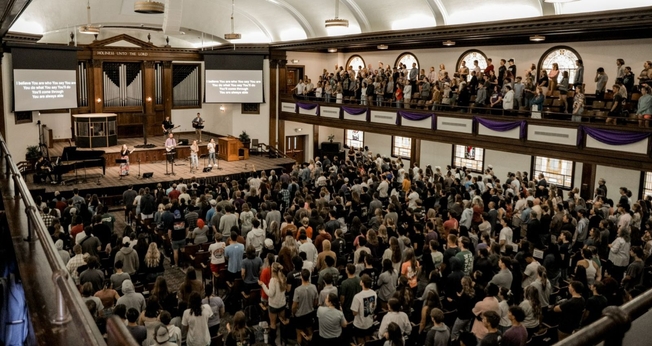 Culto na Universidade de Asbury. (Foto: Reprodução/Facebook/Asbury University)