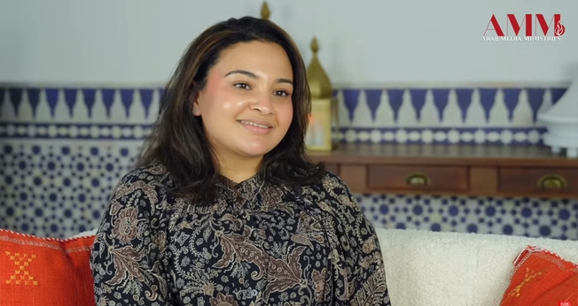 Mariam foi encontrada por Jesus. (Foto: Reprodução/YouTube/Arab Media Ministries).  