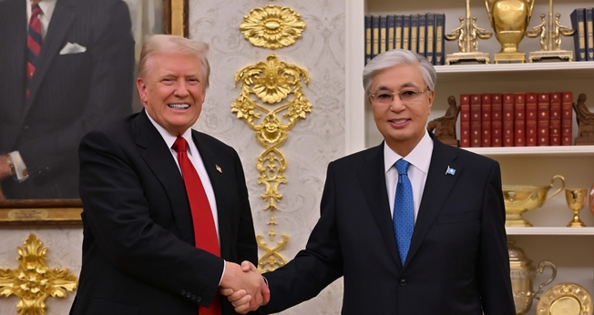  Presidente do Cazaquistão com Trump na Casa Branca. (Foto: Press Office of the President of Kazakhstan/Divulgação)