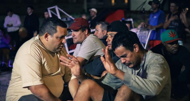 A missão “Sul, Missões e Graça” está pregando o Evangelho aos sem-teto. (Foto: Divulgação/SMG).